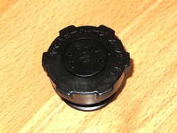 öljytankinkorkki - Yamaha "original" TZR125/250