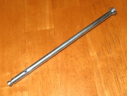 keskiseisontatuen akseli 196mm - Baotian