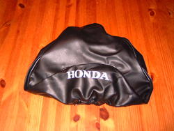 istuimen päällinen Honda Monkey