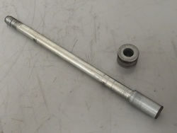 etupyörän akseli + holkki - Aprilia Atlantic 250 ´08