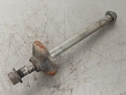 etupyörän akseli + holkki - Kawasaki KZ250 ´82