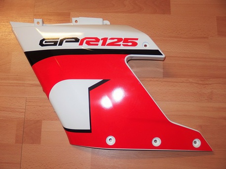 sivukate etu vasen - Derbi Senda GPR 125R ( Original ) sivukate etu vasen - Derbi Senda GPR 125R ( Original )