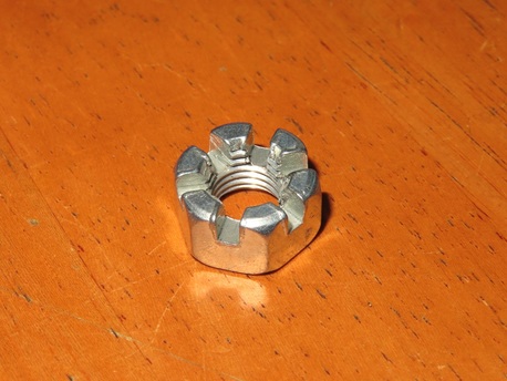 kruunumutteri M10x1.25 - CF Moto 500 / Goes 520