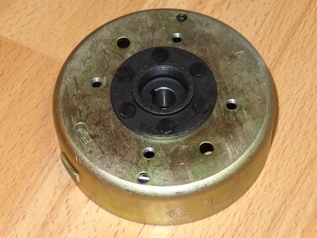 vauhtipyörä - Keeway Hurricane 4-T