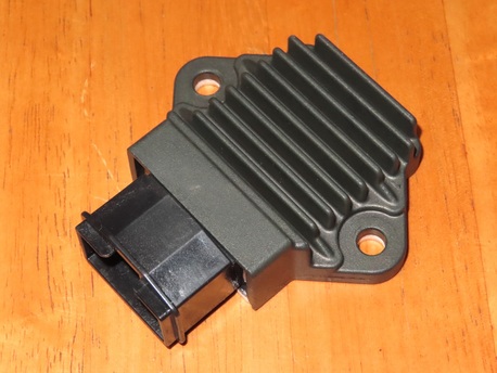 jännitteensäädin - Honda "original"