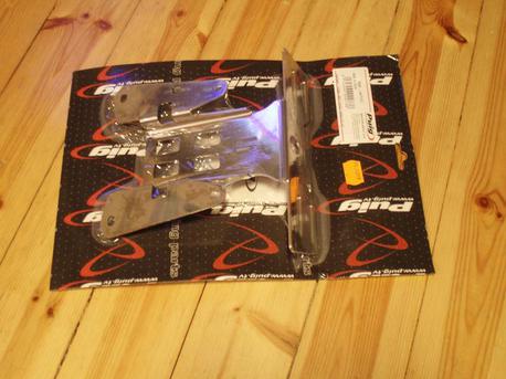 rekisterikilven teline "Puig" Suzuki GSX-R600/750 ´06-