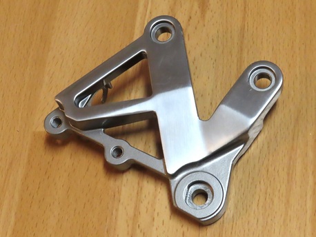 jalkatapin runko, oikea - Kawasaki "original"