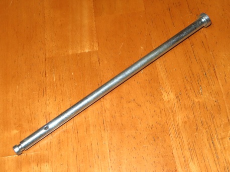 keskiseisontatuen akseli 196mm - Baotian