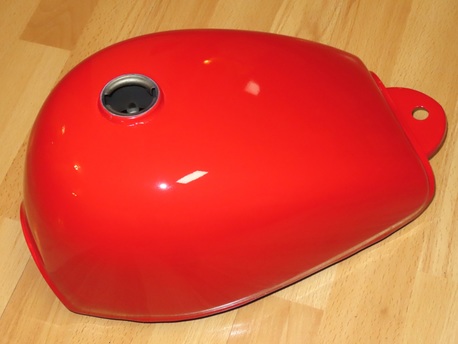 Skyteam Manki EFI - punainen polttoainetankki