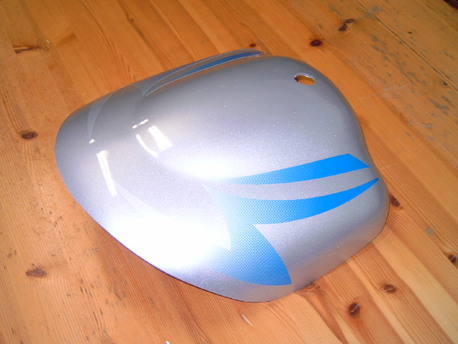 etutavaratilan luukku - Keeway Hurricane - hopea