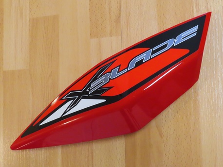 takasivukate oikea - Keeway X-Blade - punainen, tarralla