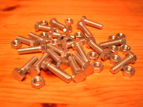 pultti M7 * 25mm + mutteri pultti M7 * 25mm + mutteri