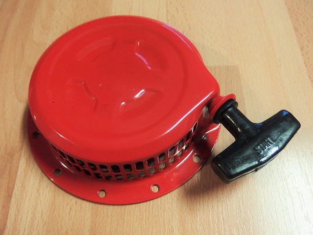 käynnistin - Honda  GX110-160 ( vanhat ) yksi metallinen käpälä