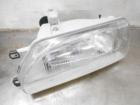 TOYOTA COROLLA ´88-92 - E-LYHTY H4 VASEN TOYOTA COROLLA ´88-92 - E-LYHTY H4 VASEN