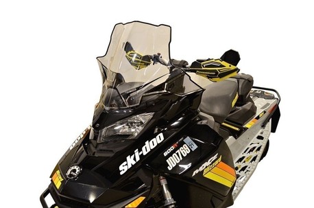 Tuulilasi Powermadd - Ski-Doo Gen4 Keskikorkea 20", Kirkas/Mustalla grafiikalla