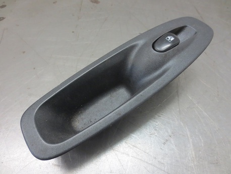 lasin nostimen katkaisin etu oikea - Hyundai Accent ( 1.6 ) ´05 - musta lasin nostimen katkaisin etu oikea - Hyundai Accent ( 1.6 ) ´05 - musta