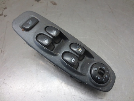 lasin nostimen katkaisimet vasen etuovi - Hyundai Accent ( 1.6 ) ´05 - musta lasin nostimen katkaisimet vasen etuovi - Hyundai Accent ( 1.6 ) ´05 - musta