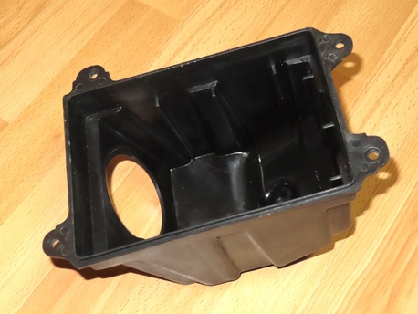 ilmanputsarikotelon alaosa - Aprilia ( Original ) RS125 ´95-05