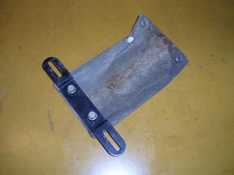 Kawasaki AR125, rekisterikilven kiinnike
