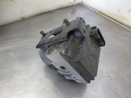 ABS hydraulikoneisto - BMW 730 ( E38 ) ´95