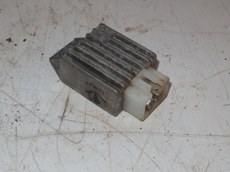 jännitteensäädin - Keeway Hurricane ( 4-T ) jännitteensäädin - Keeway Hurricane ( 4-T )