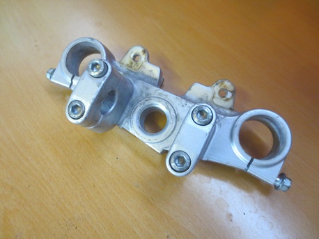 ylä T-pala+tangon pitimet - CPI 50 SM Supermoto ´06 ylä T-pala+tangon pitimet - CPI 50 SM Supermoto ´06