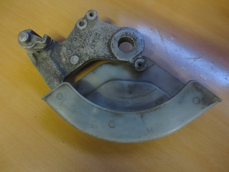 takajarrusatulan kiinnike+suoja - Honda CR 250 ´88