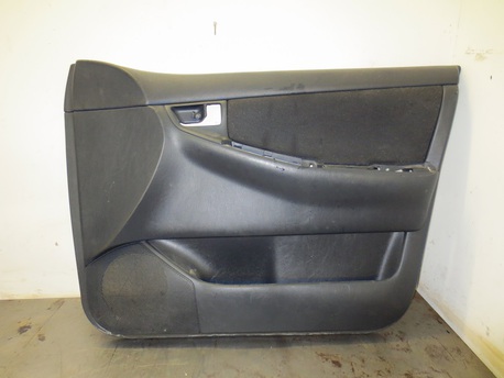oviverhoilu etu oikea - Toyota Corolla ( 1.6 ) ´06