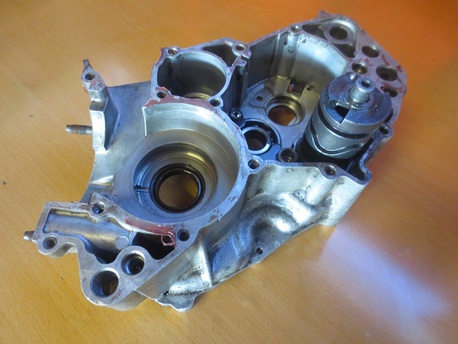 moottorinlohko oikea - Yamaha DT125R ´00 moottorinlohko oikea - Yamaha DT125R ´00