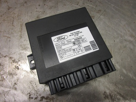 ohjausyksikkö ( control assy ) - Ford Focus STW ( 1.6 )  '00
