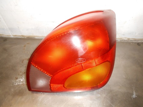 takavalo oikea - Ford Fiesta ( 1.2 ) 4D Hatchback ´1999 takavalo oikea - Ford Fiesta ( 1.2 ) 4D Hatchback ´1999