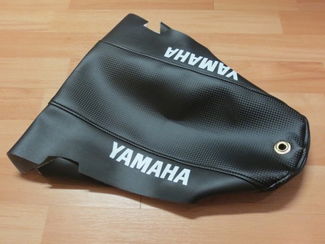 istuimen päällinen - Yamaha DT50 ´04- ( hiilikuitu/musta tekstillä ) istuimen päällinen - Yamaha DT50 ´04- ( hiilikuitu/musta tekstillä )
