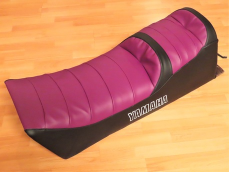 istuimen verhoilu - Yamaha Venture ´91 ( violetti/musta )