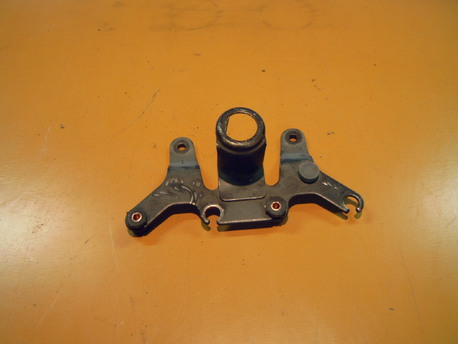 Suzuki GN125 ´00 mittarin kiinnike
