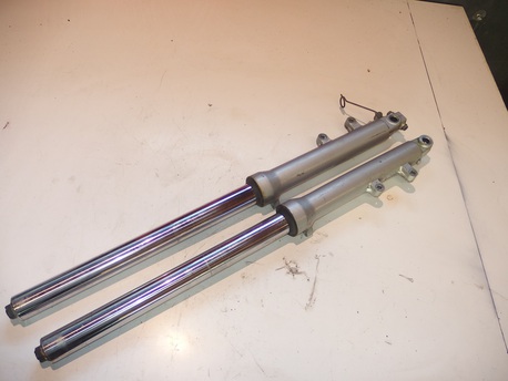 Etuiskunvaimentimet- Suzuki GSX750F '91