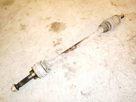 Subaru Impreza 2.0 ´06 - vetoaksila - taka oikea Subaru Impreza 2.0 ´06 - vetoaksila - taka oikea