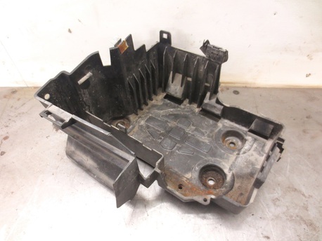 akkukotelon ala-osa - Renault Laguna 1.8 16V ´03