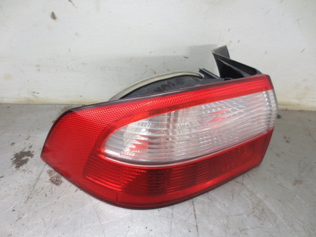takavalo vasen ulompi - Renault Laguna 1.8 16V ´03 takavalo vasen ulompi - Renault Laguna 1.8 16V ´03