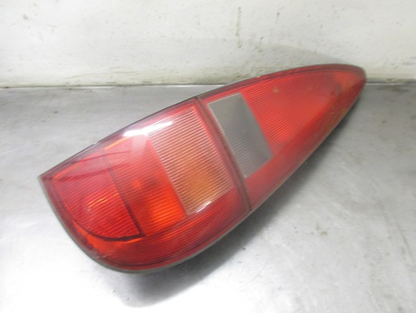 takavalo oikea - Renault Laguna 4D 1.6 RXI ´99