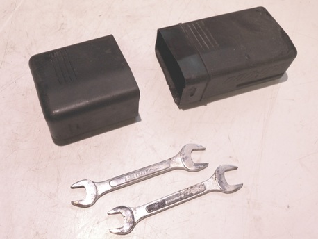työkalukotelo + 2 avainta - Ski-Doo Mach Z LT ´96 työkalukotelo + 2 avainta - Ski-Doo Mach Z LT ´96