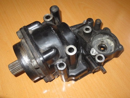 kulmavaihde kardaanille - Honda VF 700 Magna ´85