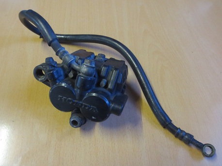 etujarrusatula vasen - Honda VF 700 Magna ´85