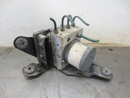 ABS hydraulikoneisto - Renault Megane Grand Scenic ( 1.9 DCI ) ´05 ABS hydraulikoneisto - Renault Megane Grand Scenic ( 1.9 DCI ) ´05