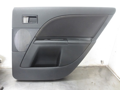 verhoilu oikea takaovi - Ford Mondeo 1.8 ´03 verhoilu oikea takaovi - Ford Mondeo 1.8 ´03