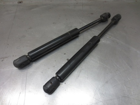 konepellin kaasujouset - Ford Mondeo 1.8 ´03