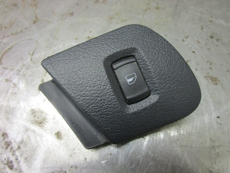 lasinnostimen katkaisin, oikea etuovi - Skoda Octavia 4D Hatchback ( 1.9 TDI ) ´ lasinnostimen katkaisin, oikea etuovi - Skoda Octavia 4D Hatchback ( 1.9 TDI ) ´