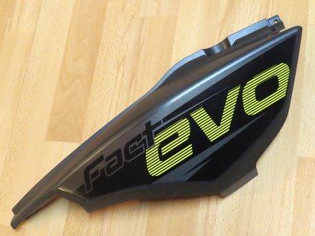 takasivukate vasen, musta tarroilla - Keeway F-Act Evo 50 ( E5 )