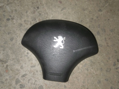 ohjauspyörän turvatyyny - Peugeot 5D Partner Break 2.0 HDI ´02 ohjauspyörän turvatyyny - Peugeot 5D Partner Break 2.0 HDI ´02
