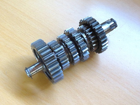 vetoakseli + rattaat + Suzuki RGF 125 ´93 vetoakseli + rattaat + Suzuki RGF 125 ´93