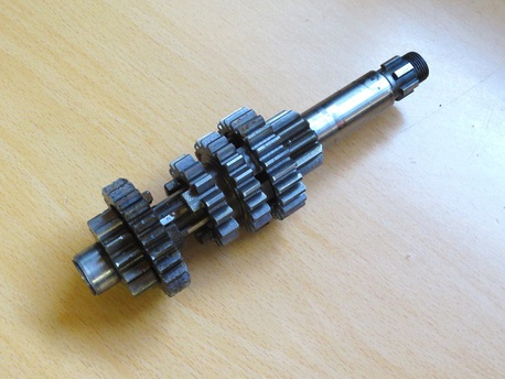 kytkinakseli + rattaat + Suzuki RGF 125 ´93 kytkinakseli + rattaat + Suzuki RGF 125 ´93